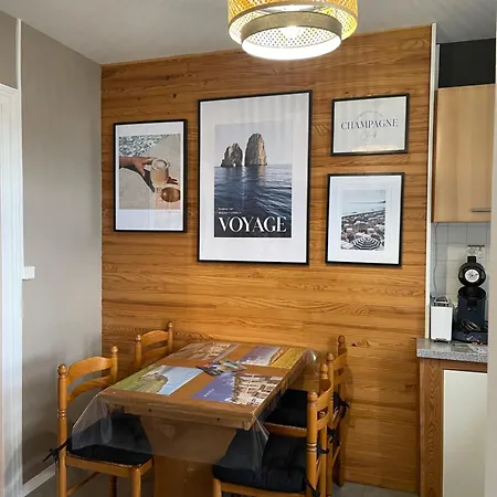 아파트 Douc'heurt Vue 르 포르텔